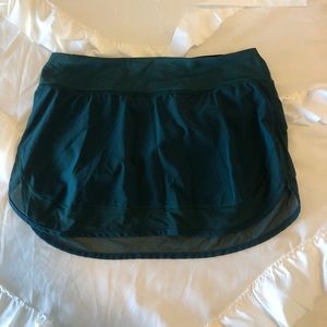 Green lululemon skirt! Cute mesh detailing